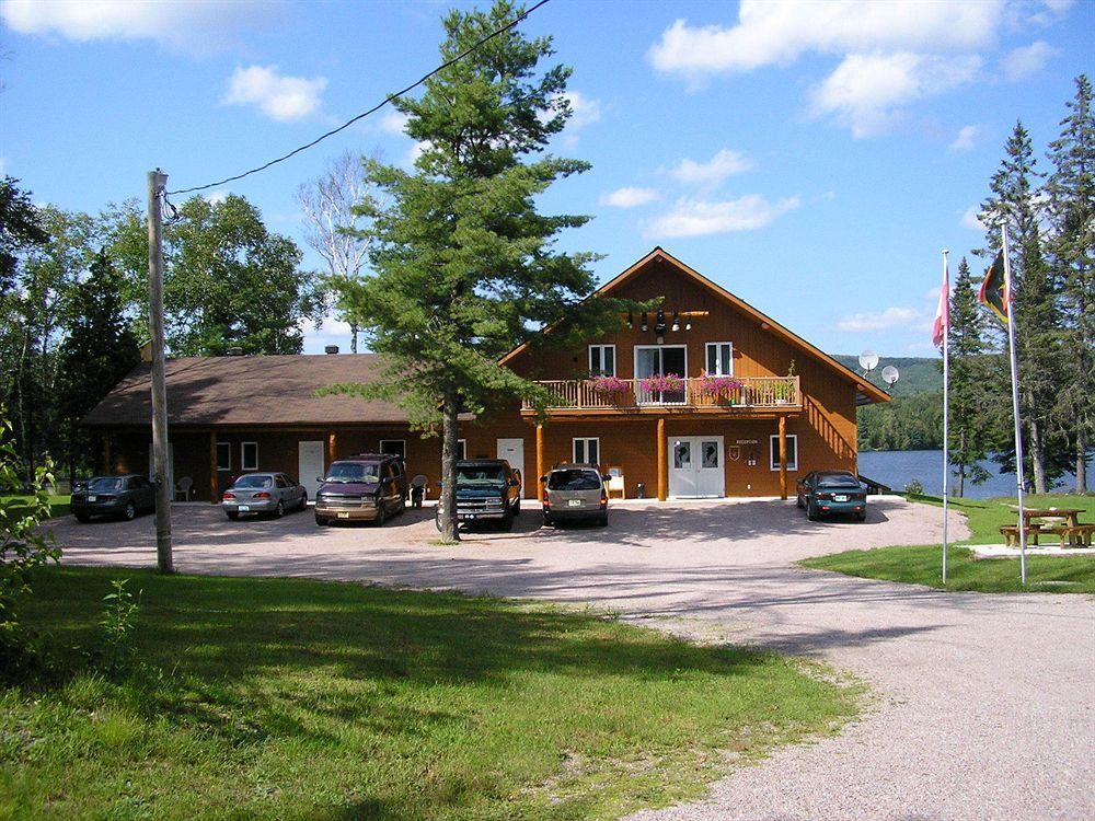 Lac-Saguay Motel Ours Bleu מראה חיצוני תמונה